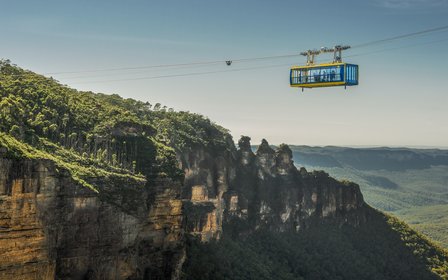 Cliff-top views of the Three Sisters