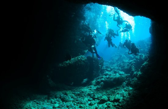 青の洞窟（ダイビングの人々）