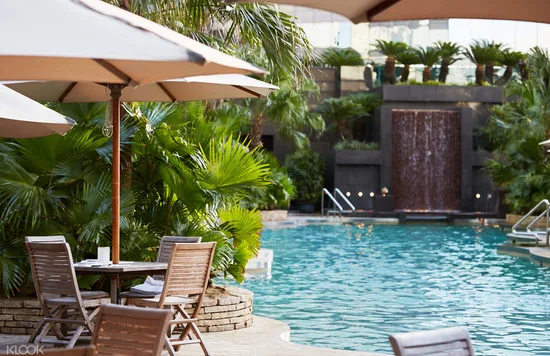 grand hyatt hong kong pool