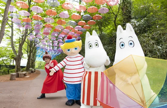 ムーミンバレーパーク　アンブレラスカイとムーミンたち