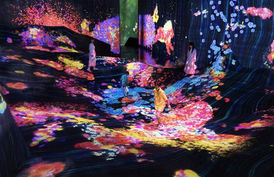 teamLab, Graffiti Nature - Beating High Mountains and Deep Valleys, Red List © teamLab