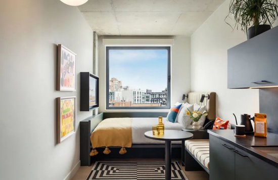 Room overlooking New York