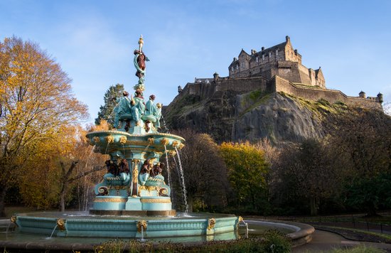 Ross Fountain with autumn trees and Edinburgh Castle on the hill behind