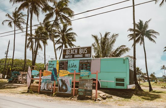 Beach Bus in Honululu, Hawaii | Photo Credit: Jess Loiterton on Pexels
