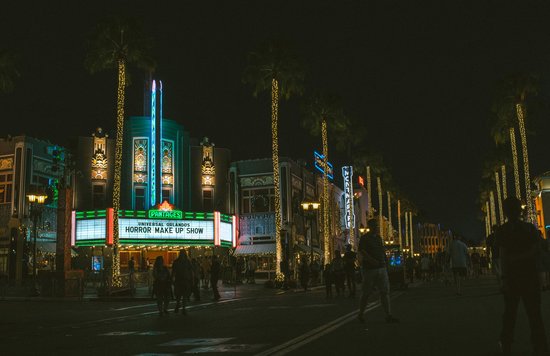 Universal Studios Orlando at night | Photo Credit: Cesira Alvarado on Unsplash