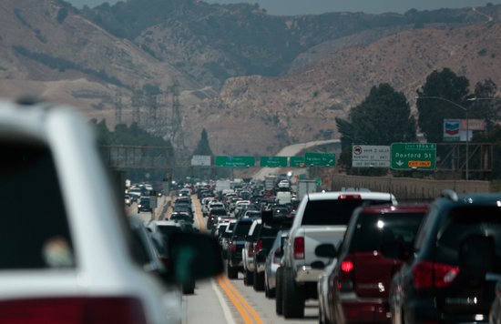 Heavy Los Angeles traffic backed up on the freeway during daytime rush hour | Photo from JPxG on Wikimedia Commons