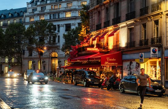 picture of paris nightlife