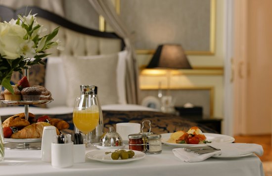 Breakfast in bed at Paris’ boutique hotel | Photo Credit: cottonbro studio on Pexels