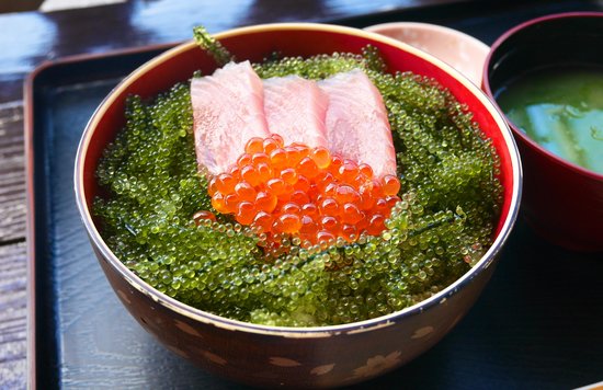 Umibudo, also known as green caviar | Photo by Hiroko Yoshii on Pexels