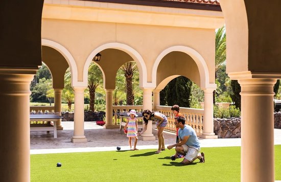 Parents and kids playing lawn games at a family hotel in Orlando courtyard