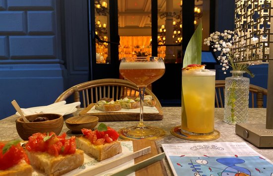 Cocktails and appetizers at Cibrèo