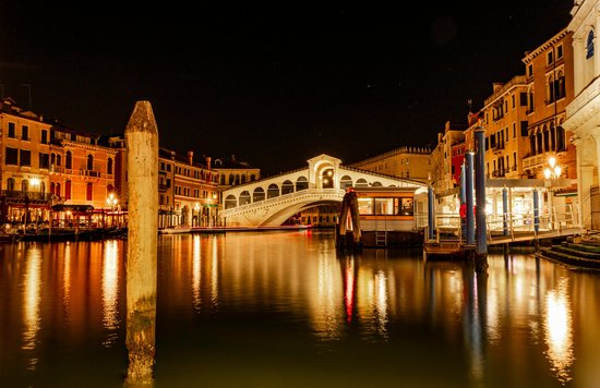 Illuminated Venice at night | Photo Credit: Vish Pix on Pexels