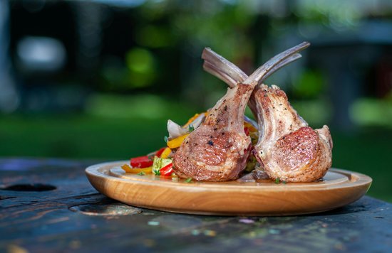 Grilled New Zealand lamb chops served with vegetables, a must-try local specialty | Photo from Mayumi Maciel on Pexels