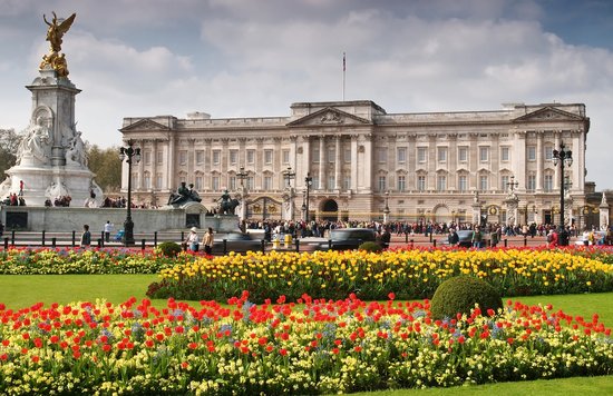 Buckingham Palace and the Victoria Memorial surrounded by colorful flowers in London