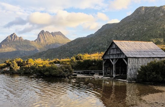 A lake shed with Cradle Mountain in the background