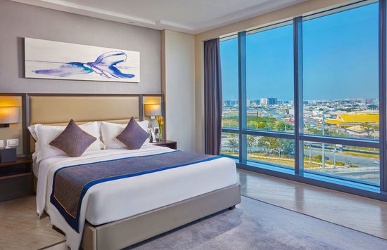 Standard Queen Room at Savoy Hotel Manila