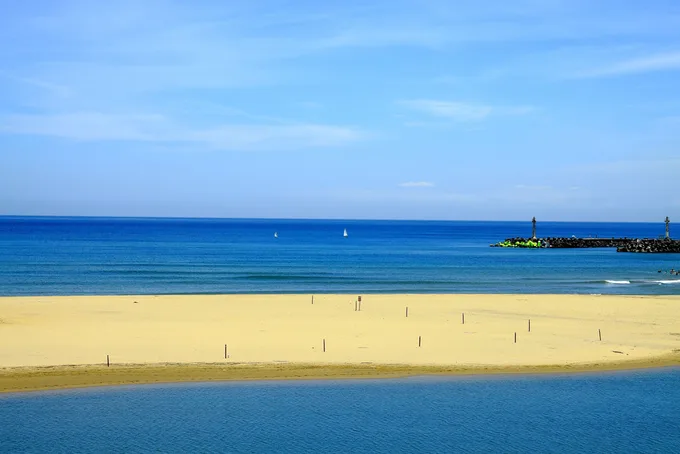 福隆海水浴場，交通很方便，沙質也很細。圖片取自：Flickr 噗啦魚