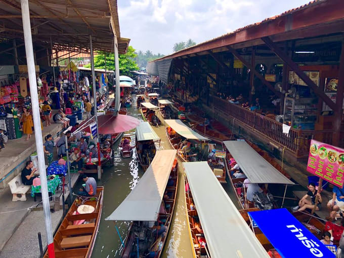 mua sắm tại chợ nổi damnoen saduak, một trong những khu chợ đường phố ở bangkok