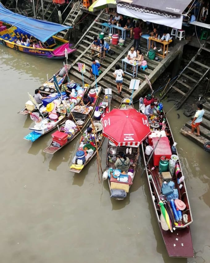 chợ nổi amphawa là một trong những khu chợ đường phố ở bangkok