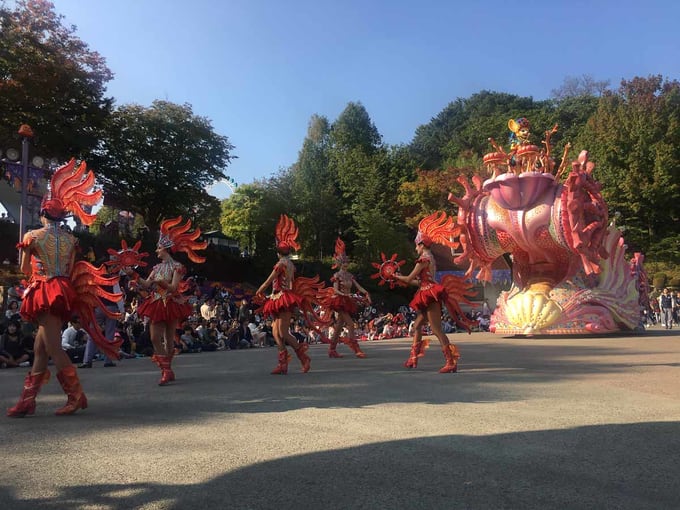 diễu hành tại everland