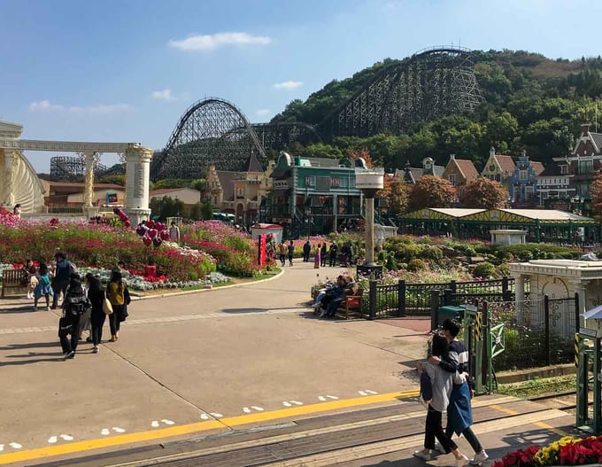 tàu lượn của everland