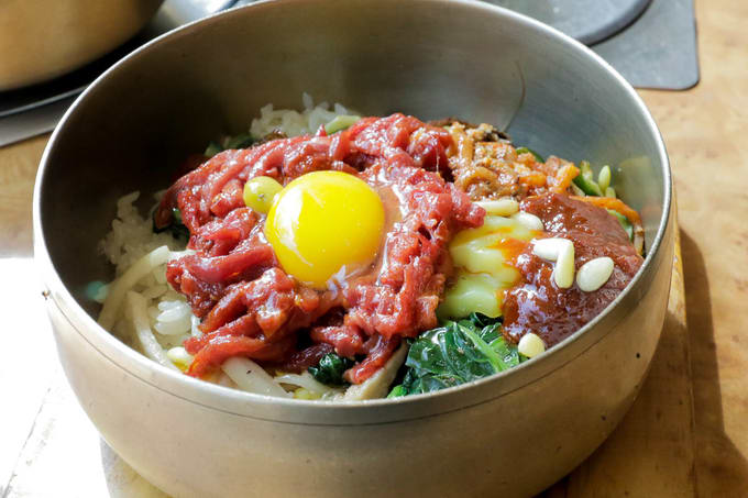 bibimbap thịt bò sống tại gogung bibimbap