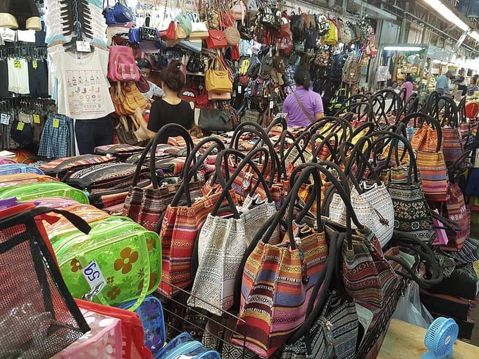 túi xách bán tại chợ warorot