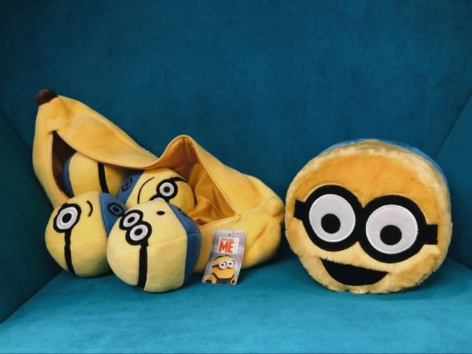 Despicable ME Universal Studios Parks Youth Slippers Minions – Hedgehogs  Corner
