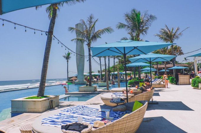 15 Rekomendasi Bar dan Beach Club Bali yang Wajib untuk Dikunjungi