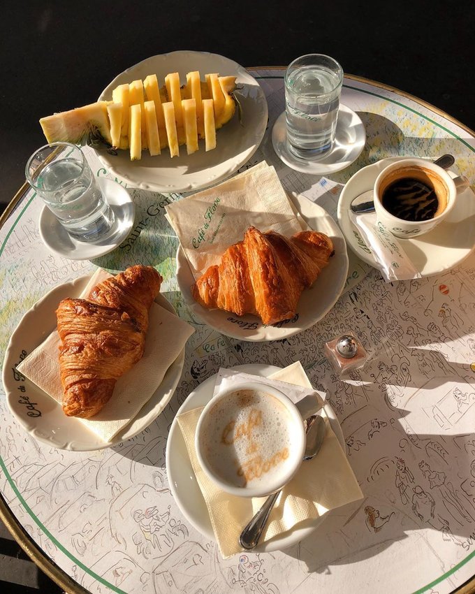 emily in paris filming location cafe de flore