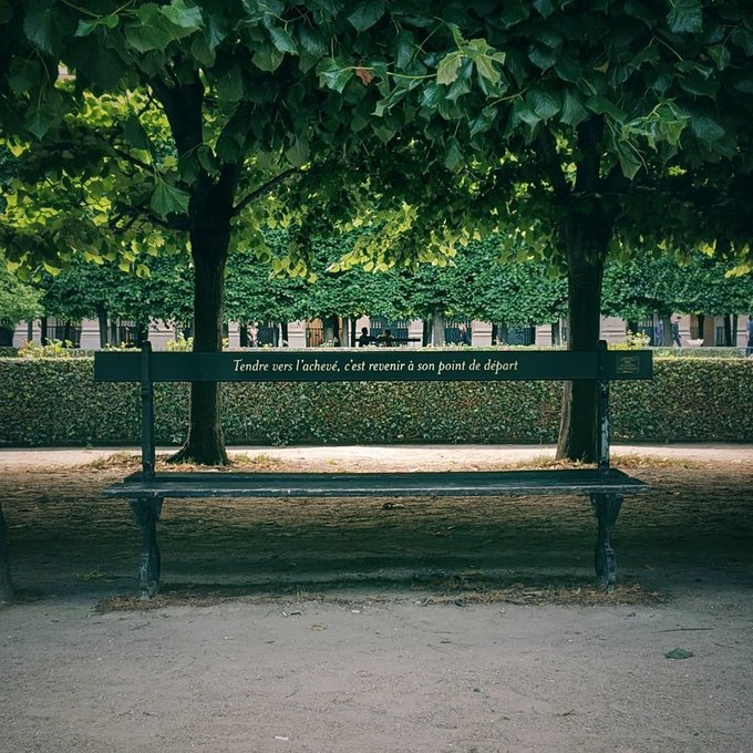 emily in paris jardin royal