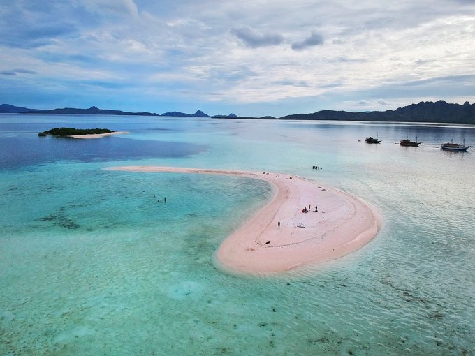 8 Tempat Wisata Di Taman Nasional Komodo Yang Bakal Bikin Kamu Terbius ...