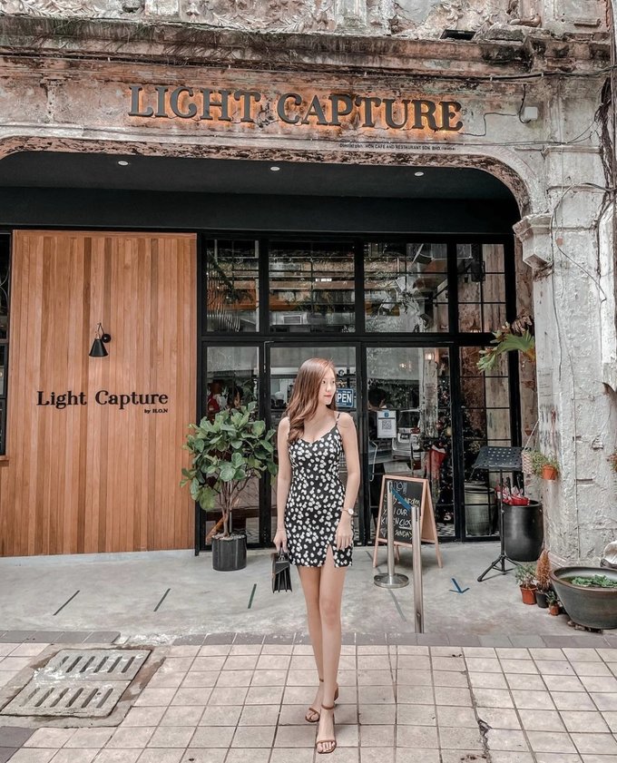 Light capture cafe