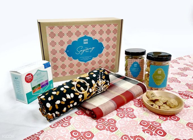 20 Perfect Gift Sets For Raya 2021 Unique Hampers Kuih Raya Snacks More Klook Travel Blog