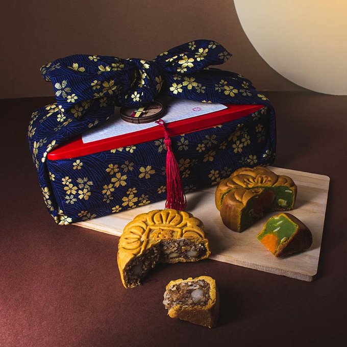 Pretty mooncake gift sets you'll want to keep for yourself - Her World  Singapore