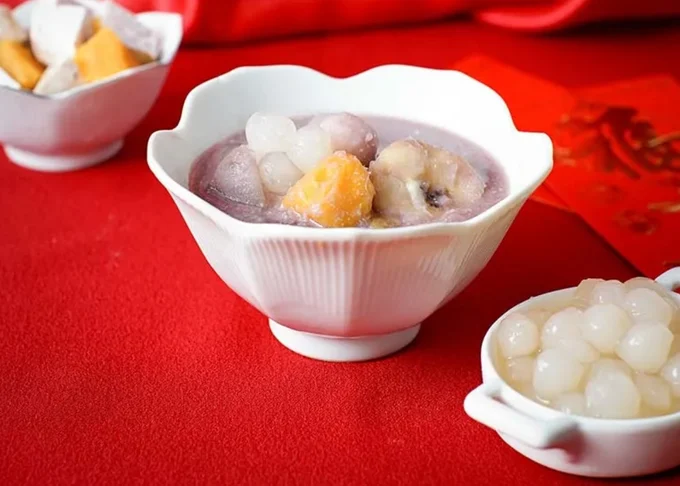 bowl with filipino chinese dessert