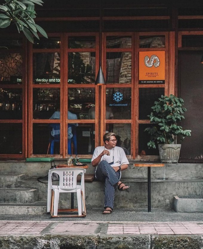 14 Aesthetic Cafes in Bali 2022: Spots for Good Coffee, Brunch, & Laid ...