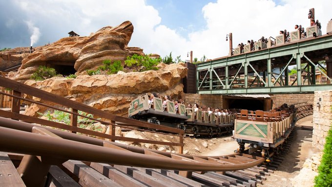 8 Rides in Hong Kong Disneyland Worth Lining Up For Klook Travel