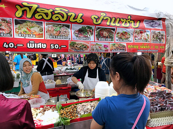 19 Night Markets in Bangkok to Shop for Affordable Clothes, IG-worthy  Street Food and More