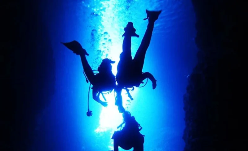 Okinawa Blue Cave Boat Experience Diving (Free photo shooting and transfer / Beginners welcome)