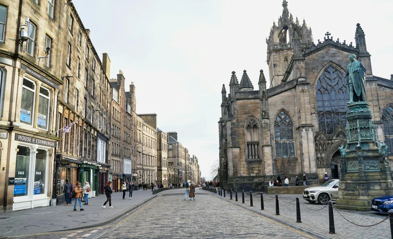 Edinburgh Royal Mile & Calton Hill Night Private Tour
