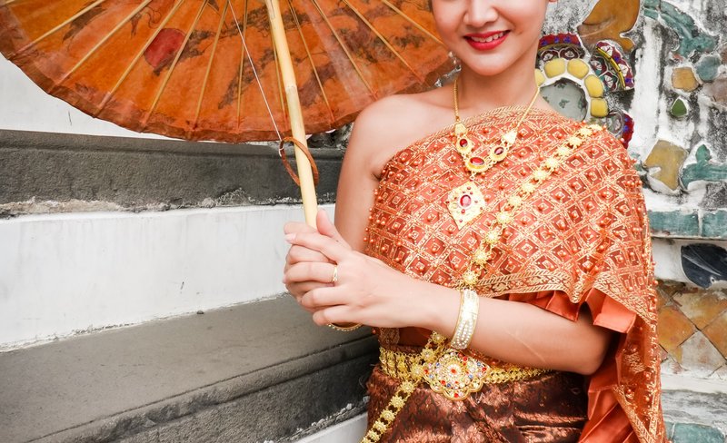 Thai Costume Photo Tour at Wat Arun Bangkok