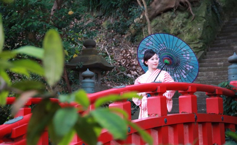 Kimono Rental Experience with Hairstyling in Enoshima