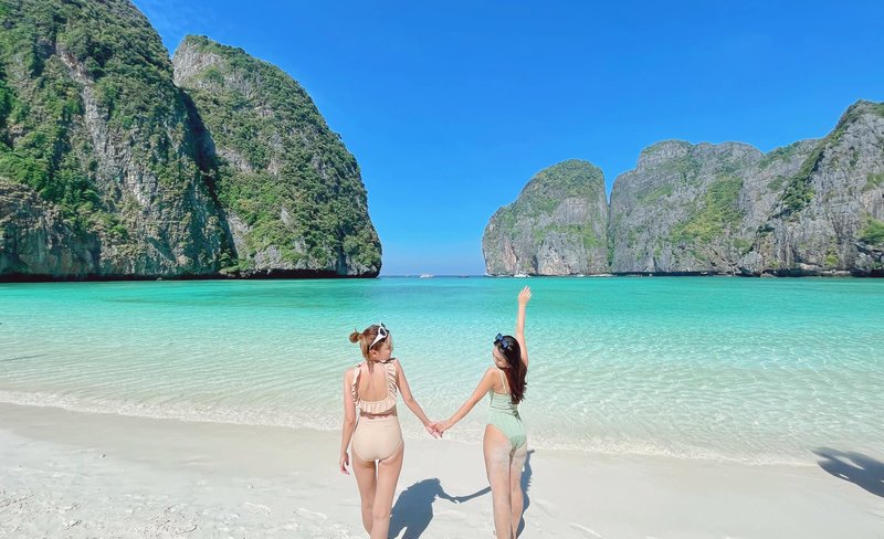 Phi Phi Island with 4 Islands Early Bird One-Day Tour by Speedboat