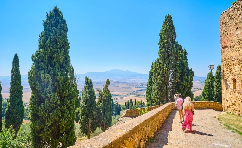 Rome: Pienza & Montepulciano Full-Day Tour with Wine Tasting