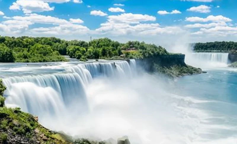 Niagara Falls Iconic Waterfalls and Observation Decks Day Tour