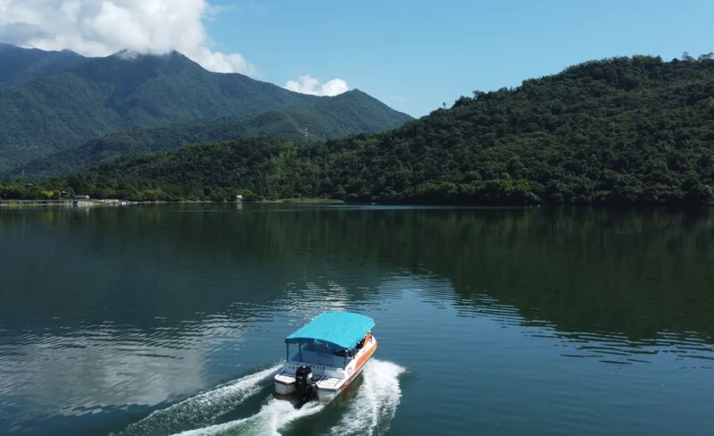 Yachting around Liyu Lake Experience in Hualien