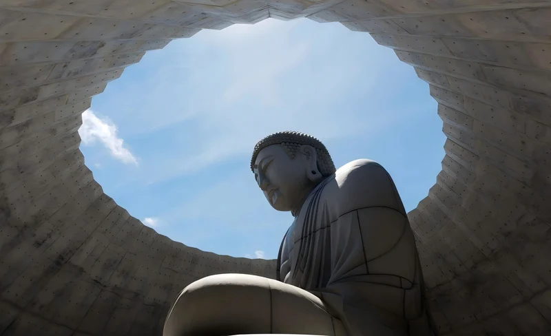 Sapporo Head Buddha & Shiroi Koibito Park Full-Day City Highlights Tour