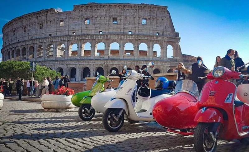 Rome Vespa Sidecar Tour with Breakfast