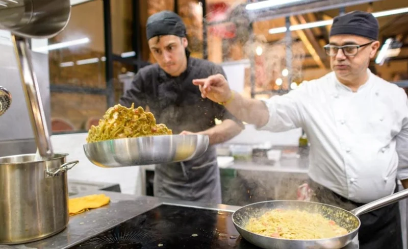 Pasta and tiramisu cooking class in Milan
